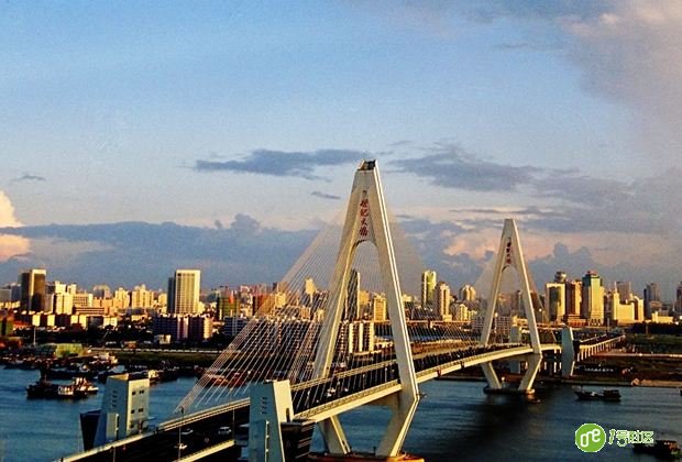 中国智慧城市的六大建设特征与四种运营模式