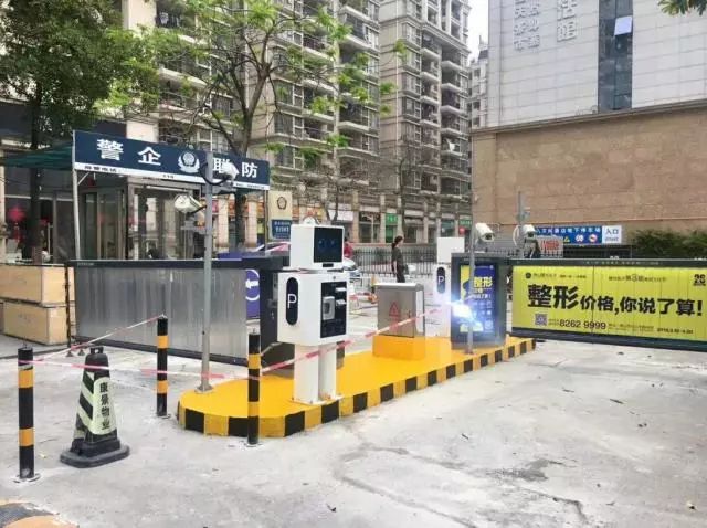刘强东：“人工智能并不会导致工人大规模失业，反而能解放工人”