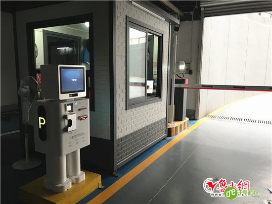 山东省淄博市零壹智能机器人“上岗” 车辆过卡只需2秒
