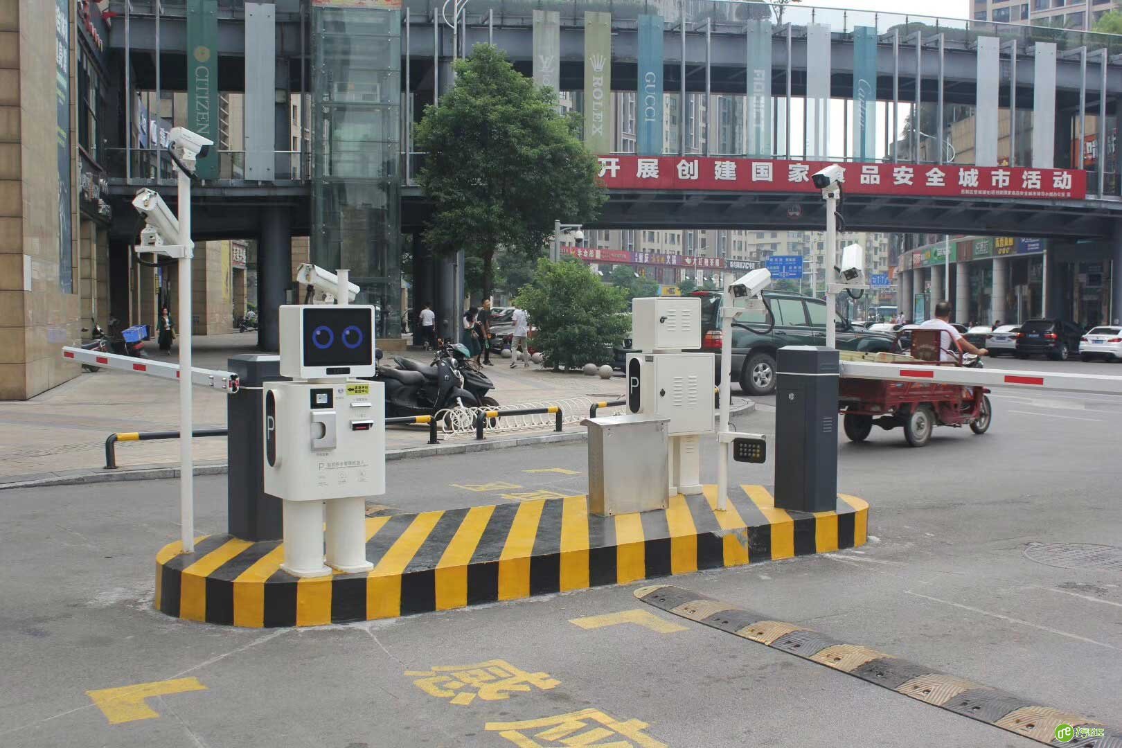 长沙零壹零壹停车管理机器人已经交付100套