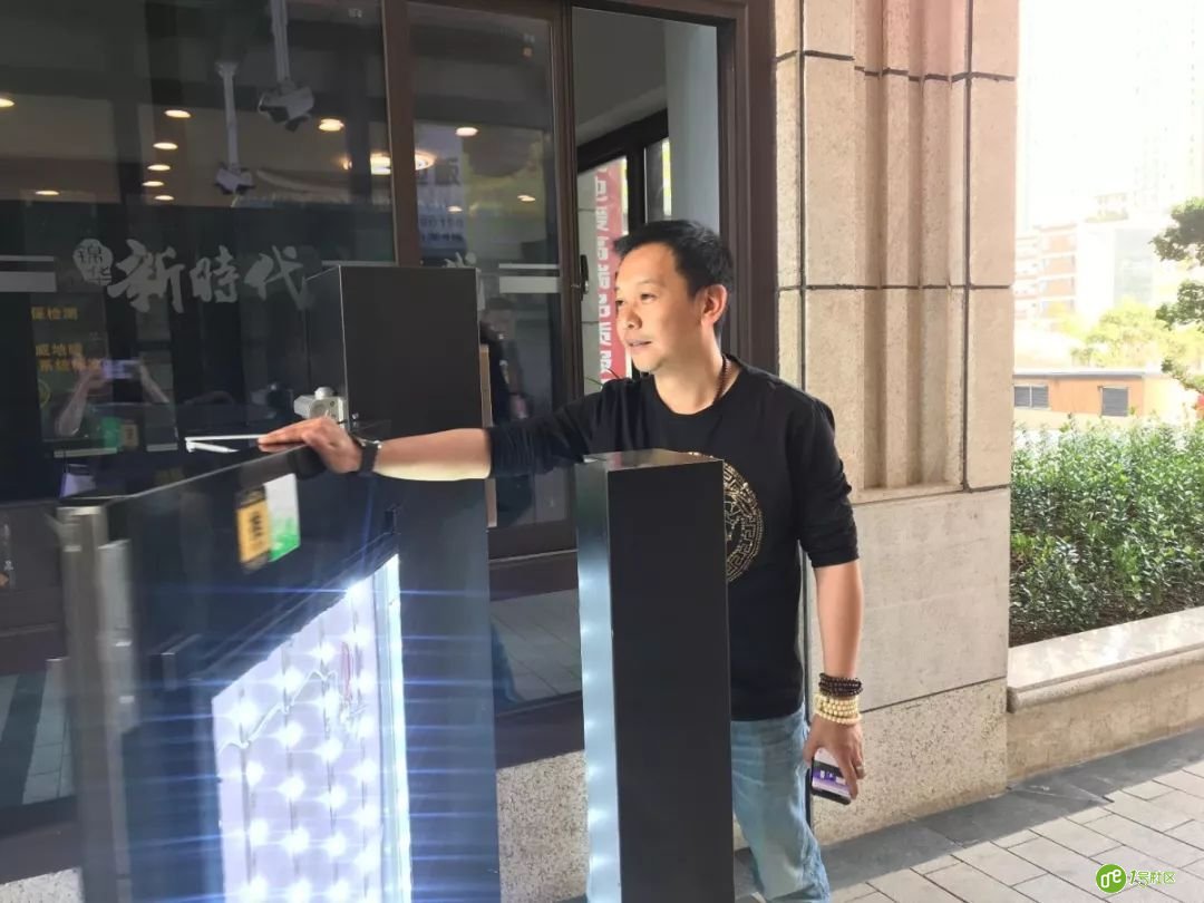 数博会六盘水分会场智慧社区让居民“刷脸”就能回家！