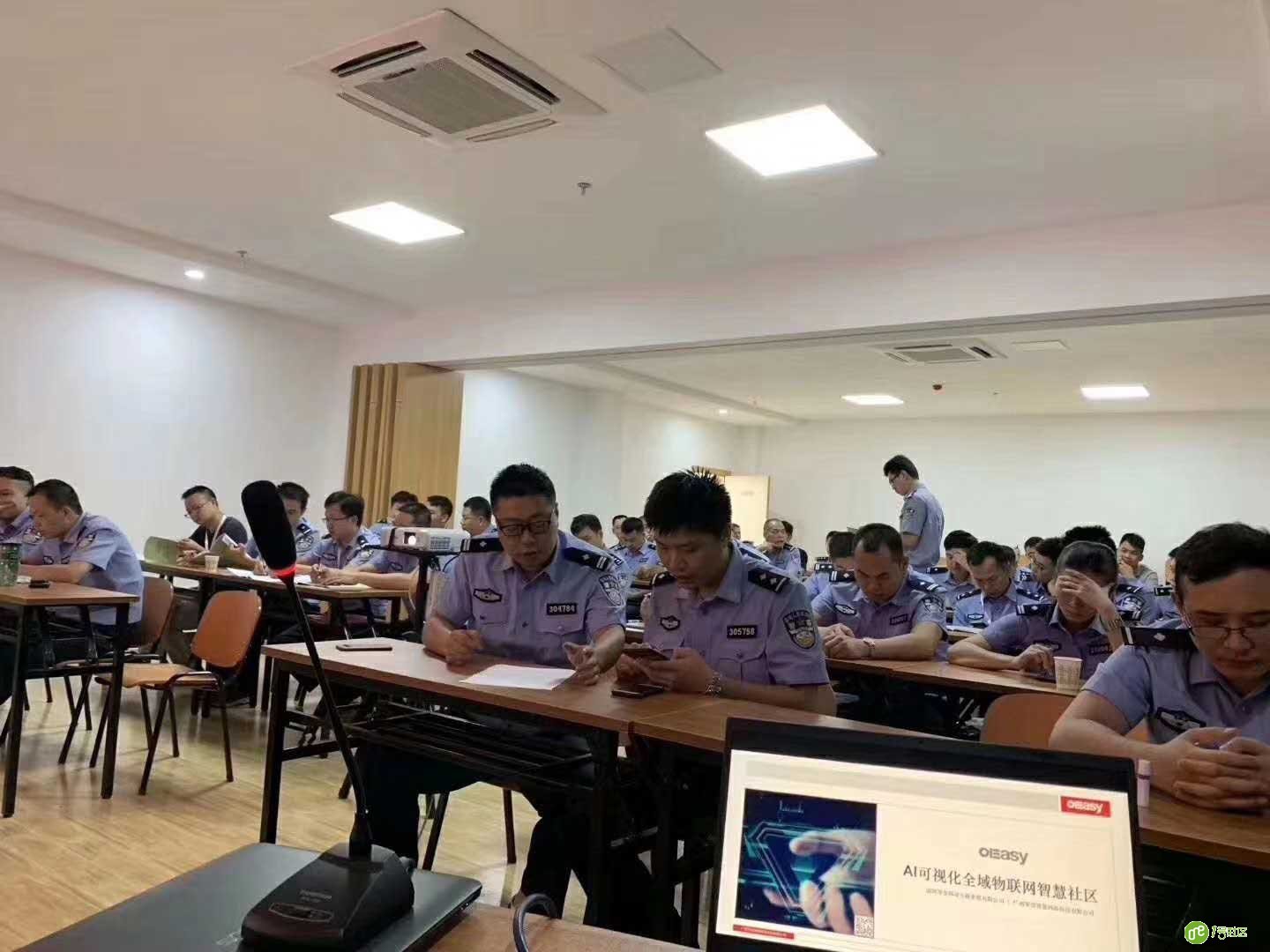 广西区公安厅培训班全员参观零壹承建的银城绿洲智慧小区