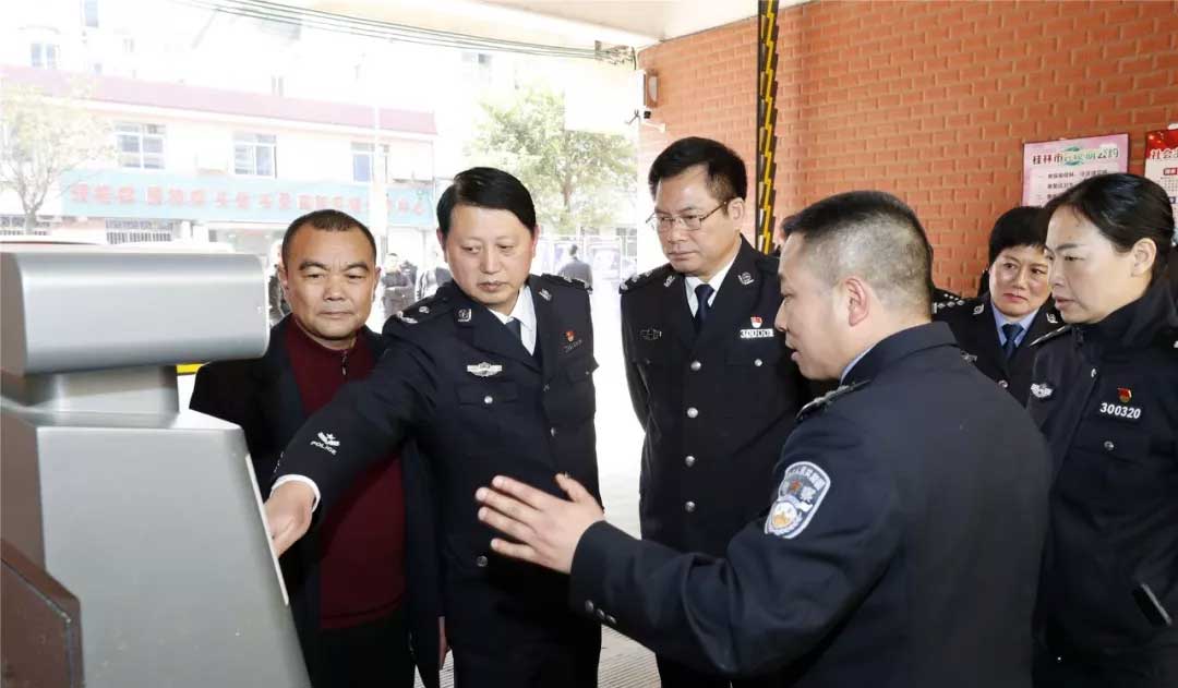 朱永辉副市长到灵川八里街调研指导社会治安综合整治进展工作